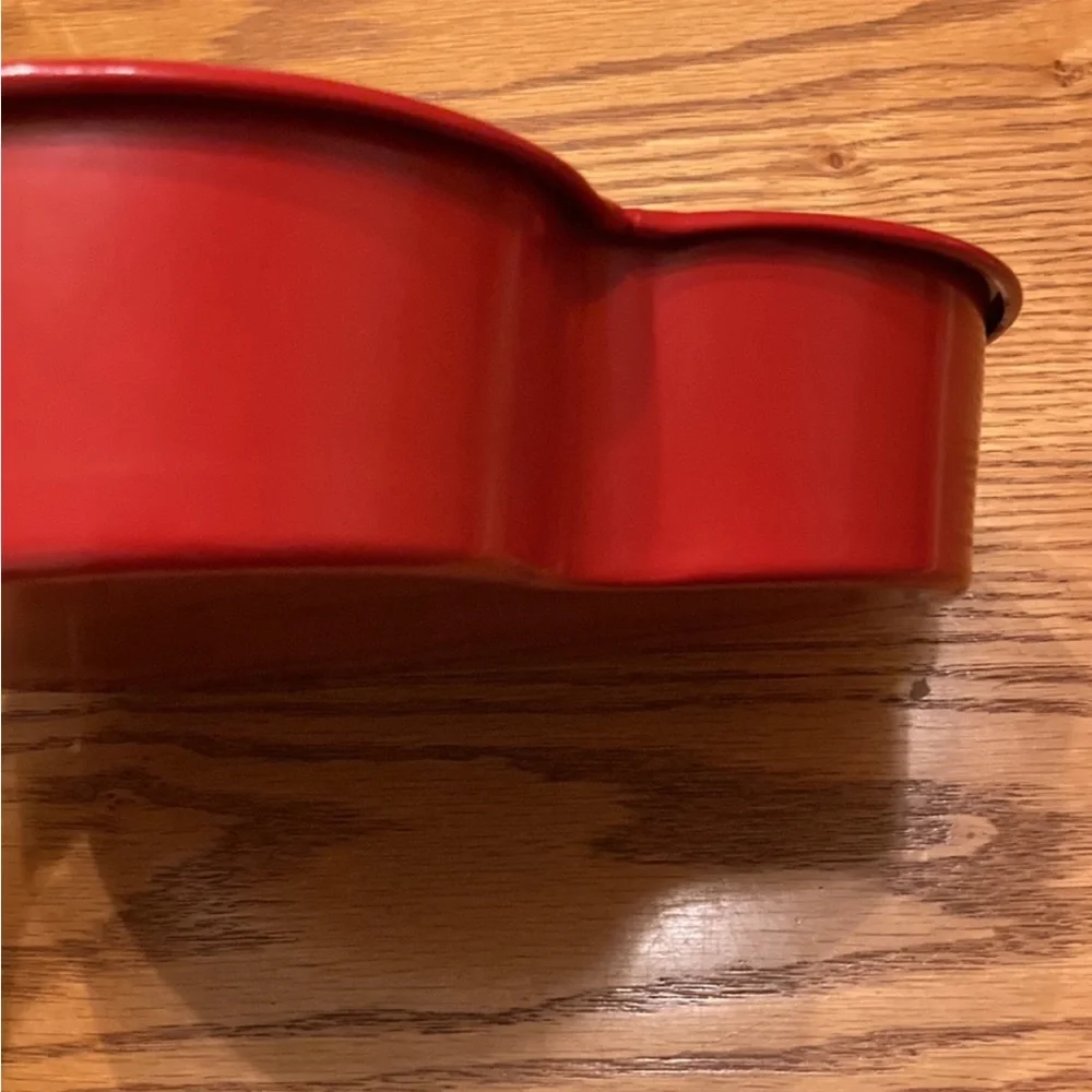 Heart Shaped Cake Pan and Mixing Bowl Set EUC